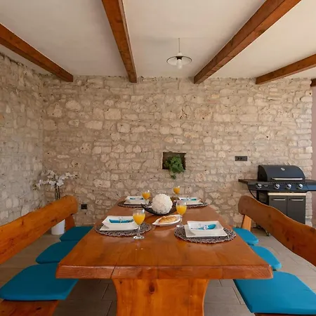בית נופש House Lara *