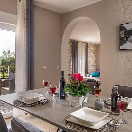 Tatil Evi House Lara Hreljići