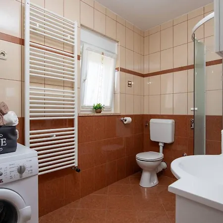 בית נופש House Lara *