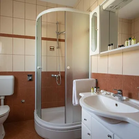 בית נופש House Lara *