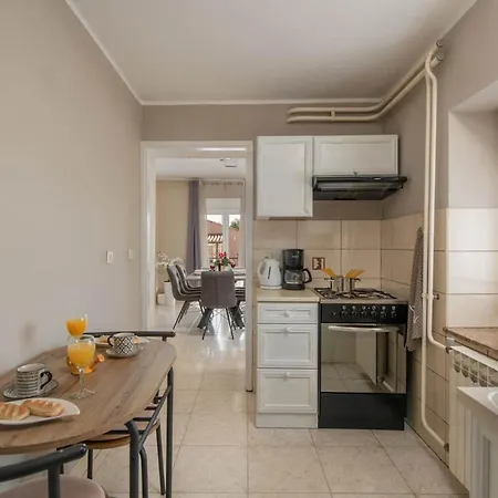 House Lara בית נופש *